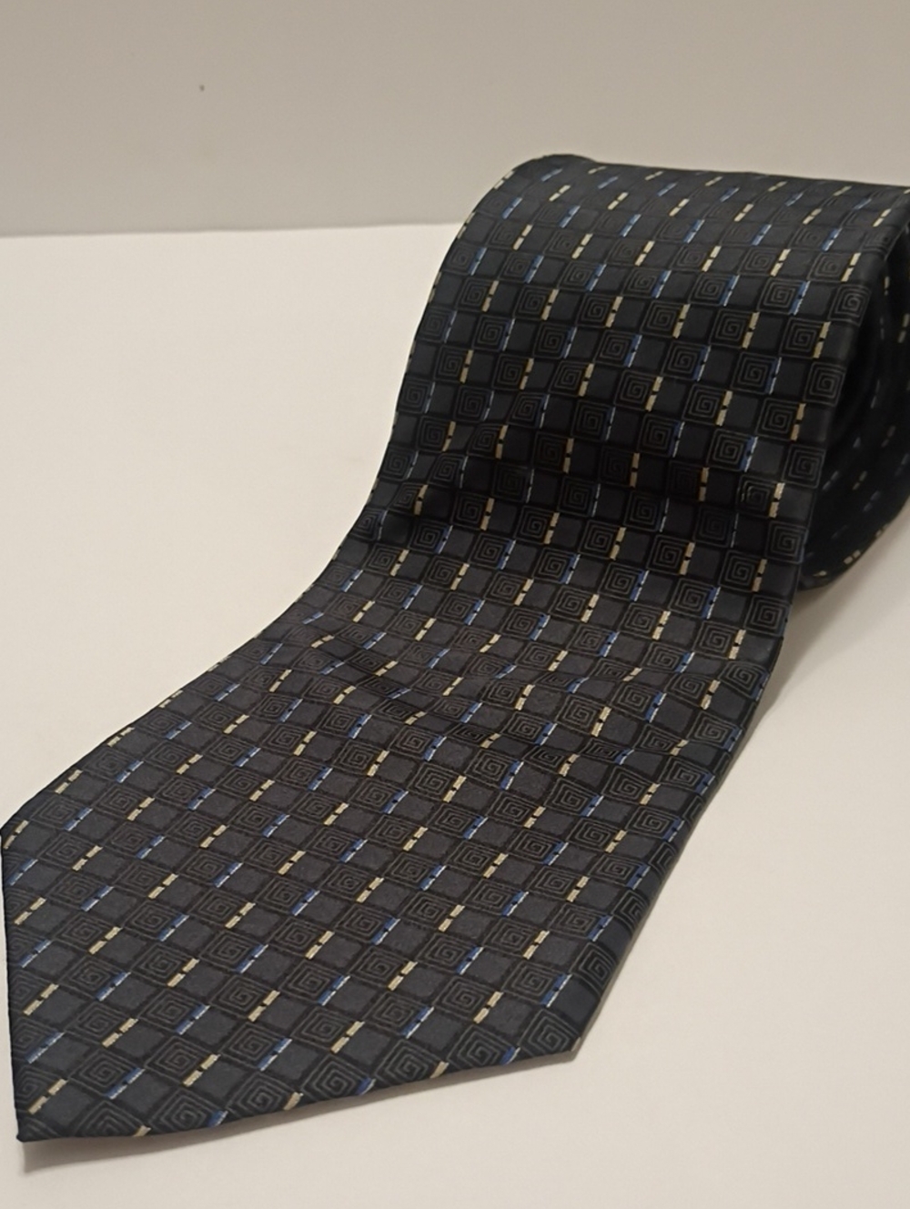 Alfani Men's Navy and Black Geometric Silk Tie 56"